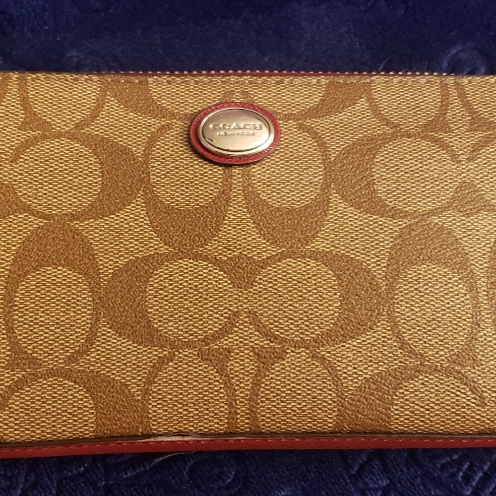 Wallet - Picture 2 of 3